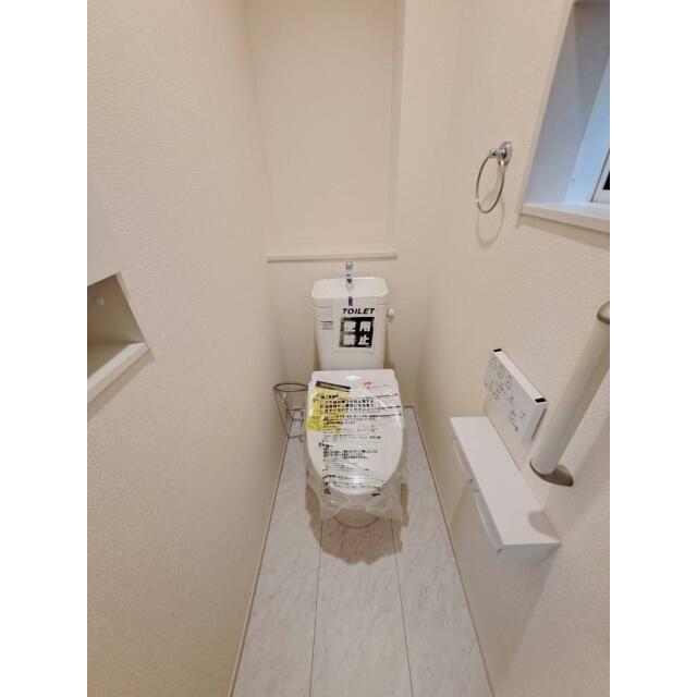 【トイレ】明るく清潔感のあるトイレです♪