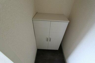 収納もある玄関です