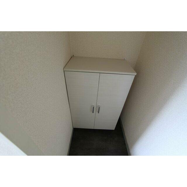 収納もある玄関です