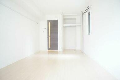 床は高級感のあるフローリング仕様♪