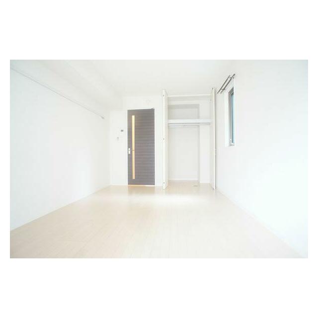 床は高級感のあるフローリング仕様♪