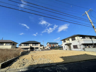 陽当りの良い南向きの2棟（更地写真）