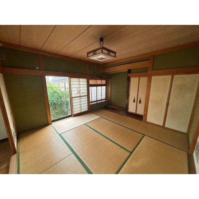 1階8帖の和室。廊下から出入りできるので来客時に便利です。