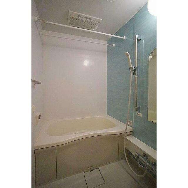 浴室はアクセントパネルを採用しております