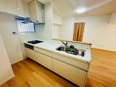 新品交換済のキッチン