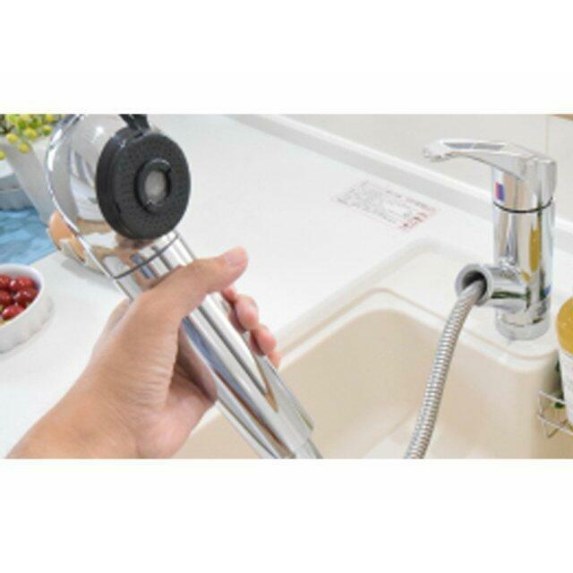 浄水器内蔵型ハンドシャワーです。