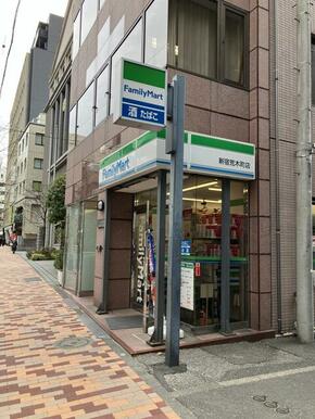 ファミリーマート新宿荒木町店