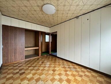 2階洋室：照明交換済み。