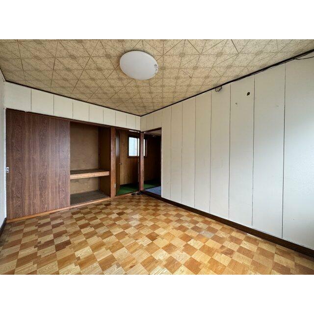 2階洋室：照明交換済み。