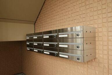 集合ドアポストがあります。