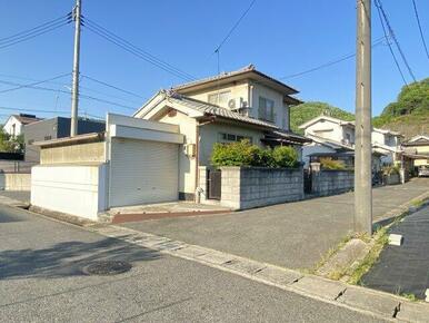 南向きで陽当たり良好な立地！周囲に高い建物がなく、明るく開放感あふれる住宅街です。 自然豊かな環境に
