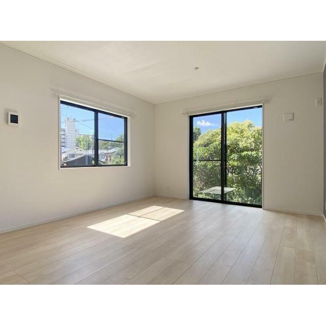 明るく開放感のあるリビング