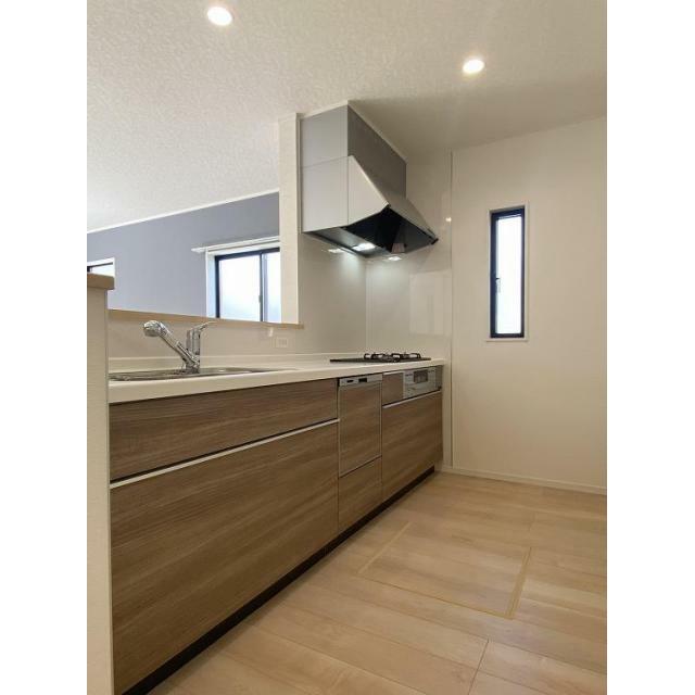 料理をしながら家族と会話を楽しめる対面キッチン♪