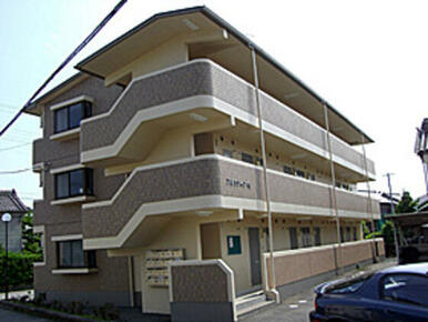 建物東側（建物北・南は駐車場となっています）