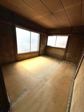 2面に窓を配した角部屋仕様。寝室や作業部屋にも適します