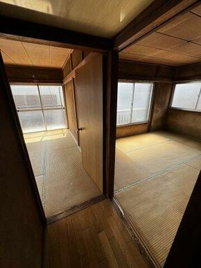 各居室に窓があり、室内全体の通風が確保されています