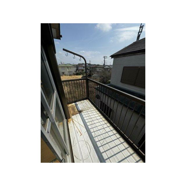 周囲に高い建物がなく、日当たりの良いバルコニーです