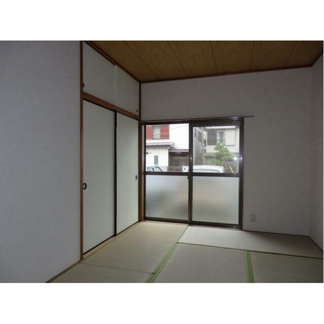 日当り良好の洋室にはエアコン付。