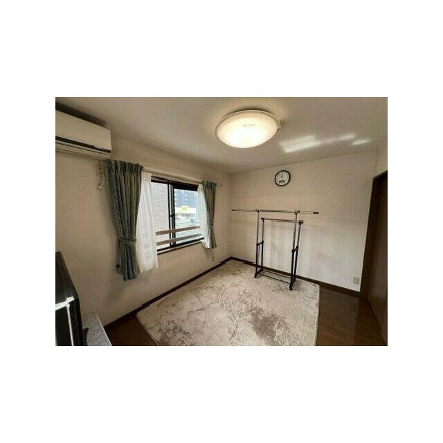 使い勝手のいい洋室です