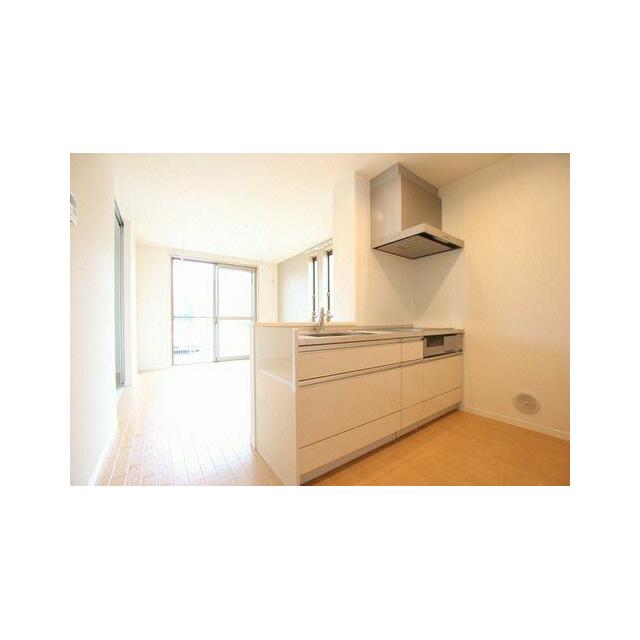 １１．８帖のＬＤＫです。エアコンと室内物干しが付いています。