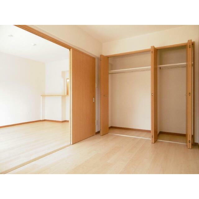 洋室５．４帖　※別号室の写真です。