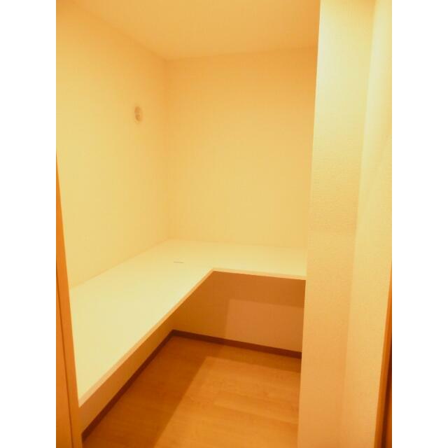 大きな納戸収納付きです