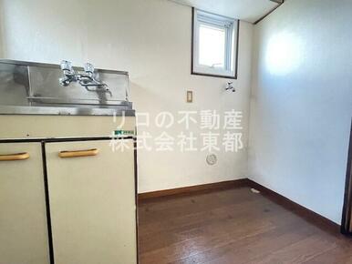 洗濯機置き場は室内にあるので雨に濡れる心配はありません。