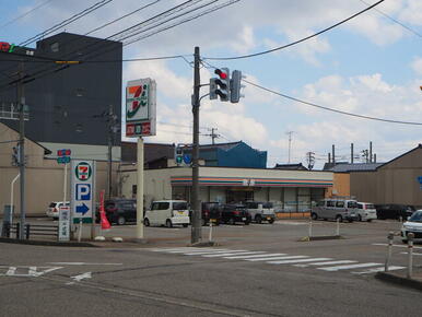 セブンイレブン小矢部市役所前店