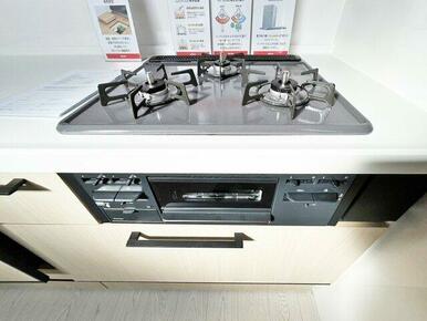 ガスコンロは3口あります。※施工例