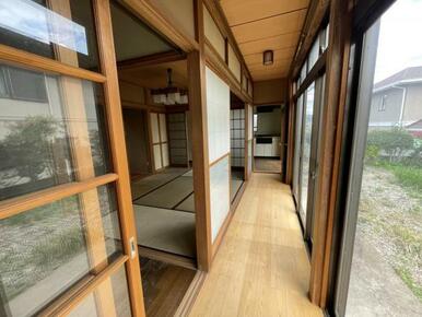 日の差し込む温かみのある広縁＾＾