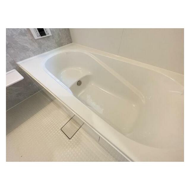 ゆったりと浸かれる1坪風呂を採用！1日の疲れを癒してくれる浴室は窓のある開放的な空間＾＾