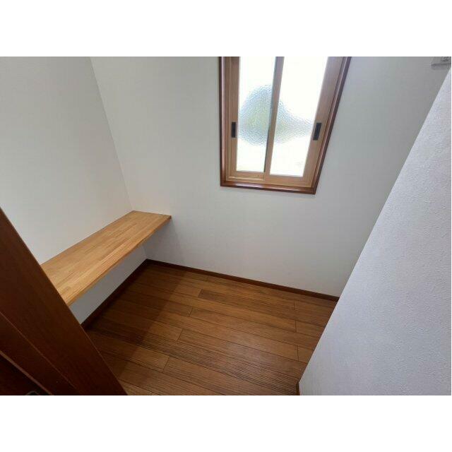 落ち着いた空間で書斎部屋として使用できます
