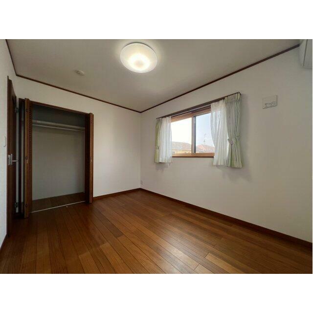 個人の部屋や寝室として使える洋室です