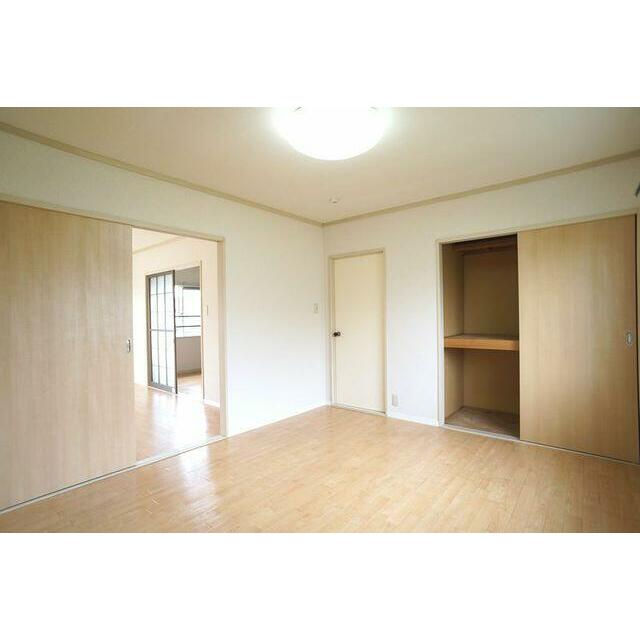 北側洋室。化粧幕板付き。