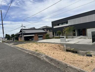 なんと表にも土地ついてくるので、目の前に建物が建つ心配はありません！