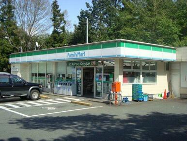 ファミリーマートあご山店（コンビニ）まで1,300ｍ
