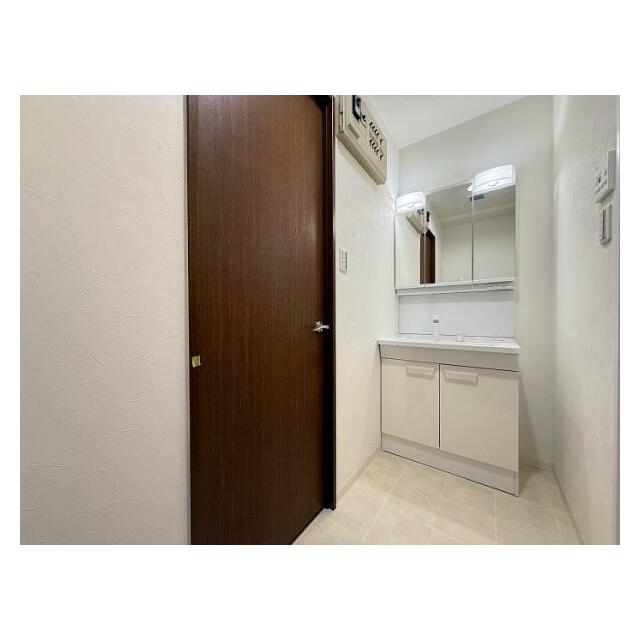 脱衣所　洗面台新規交換済み