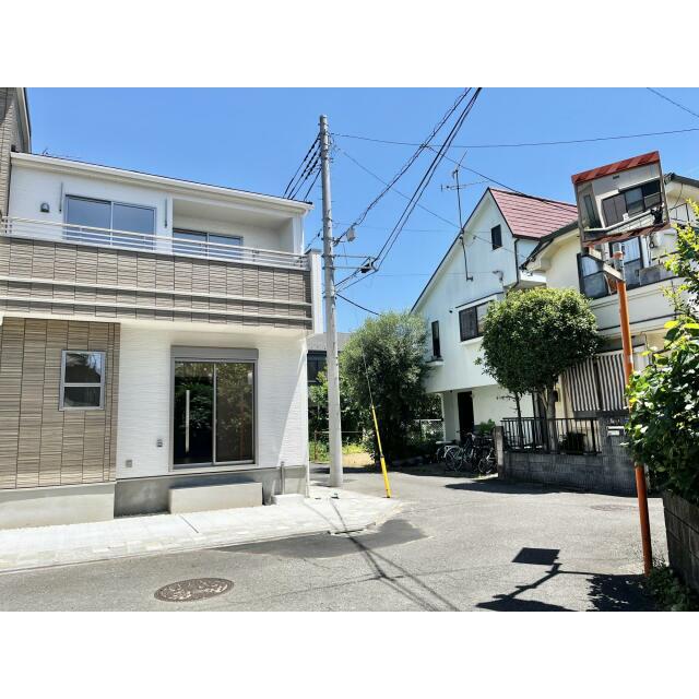 住む人の暮らしを静かに支える存在。派手さではなく、整った美しさと安定感で、家族の日常を包み込みます。
