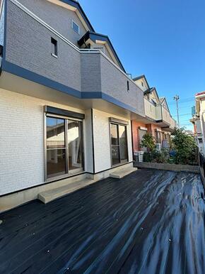 お庭付き。BBQやプール、ペットの散歩等、多様にお使いいただけます