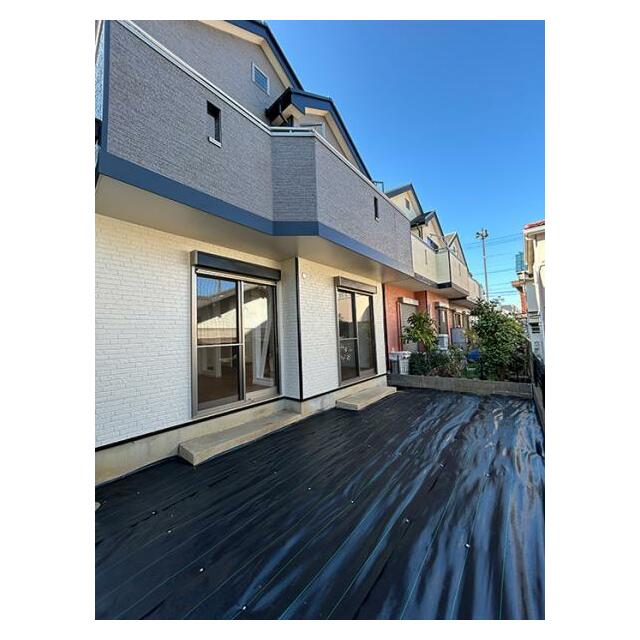 お庭付き。BBQやプール、ペットの散歩等、多様にお使いいただけます