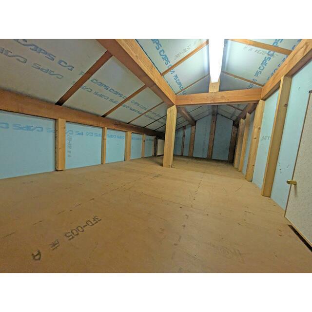 屋根裏収納
