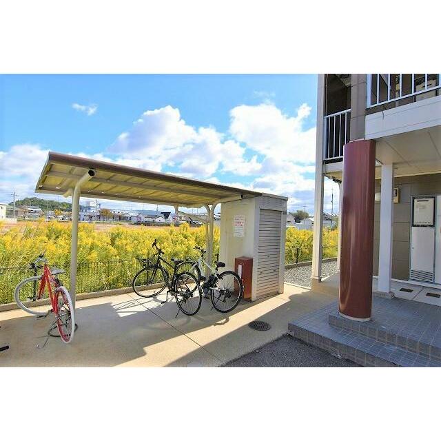 屋根付駐輪場（※無料）