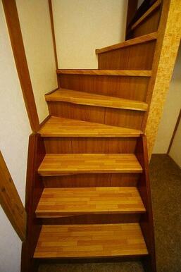 階段：１階側から