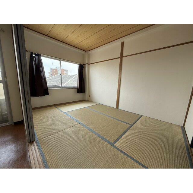 落ち着いた雰囲気の和室付きです