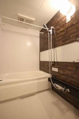 ◆浴室◆浴室乾燥機＋ワイドミラー＋シャワースライドバー設置。
