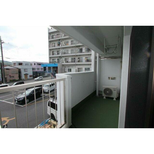 お洗濯にも便利なバルコニー付き