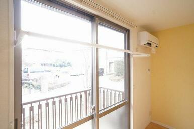 ＬＤＫには部屋干し用のバーが付いており、雨の日や花粉、土埃などが気になる時期に重宝します♪使わない…