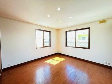 「居室」全室２面採光でどのお部屋も日当たりもよく開放感がございます。