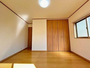 「洋室」２階東側約６．５帖洋室別角度からの様子です。