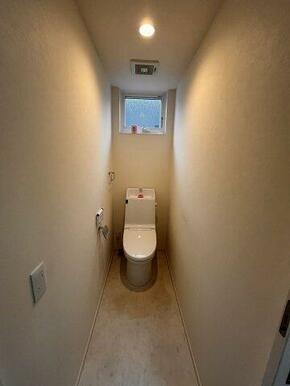 2階にもトイレがあるので、安心です。